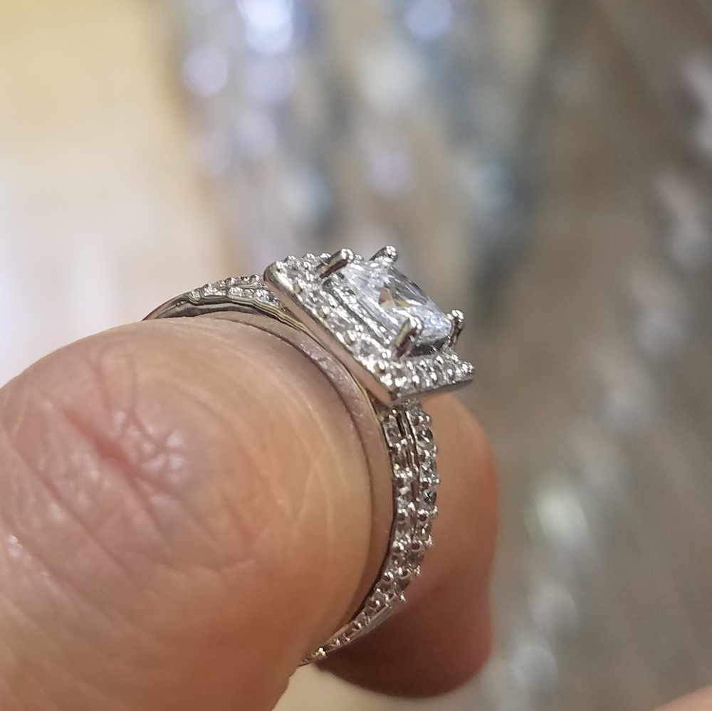 3pc set Engagement Ring and 2 Wedding Bands - Picture 4 of 8